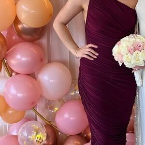 Elegant Burgundy One-Shoulder Dress